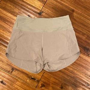 Womens Lululemon speed up shorts 4” size 6